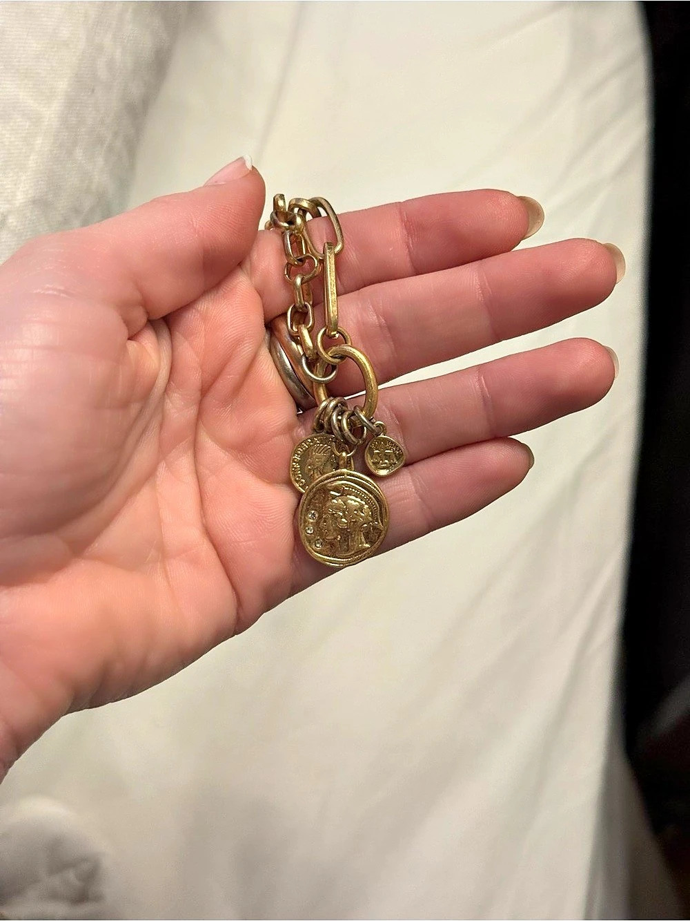 Vintage Gold-Tone Charm Pendant Necklace Like New